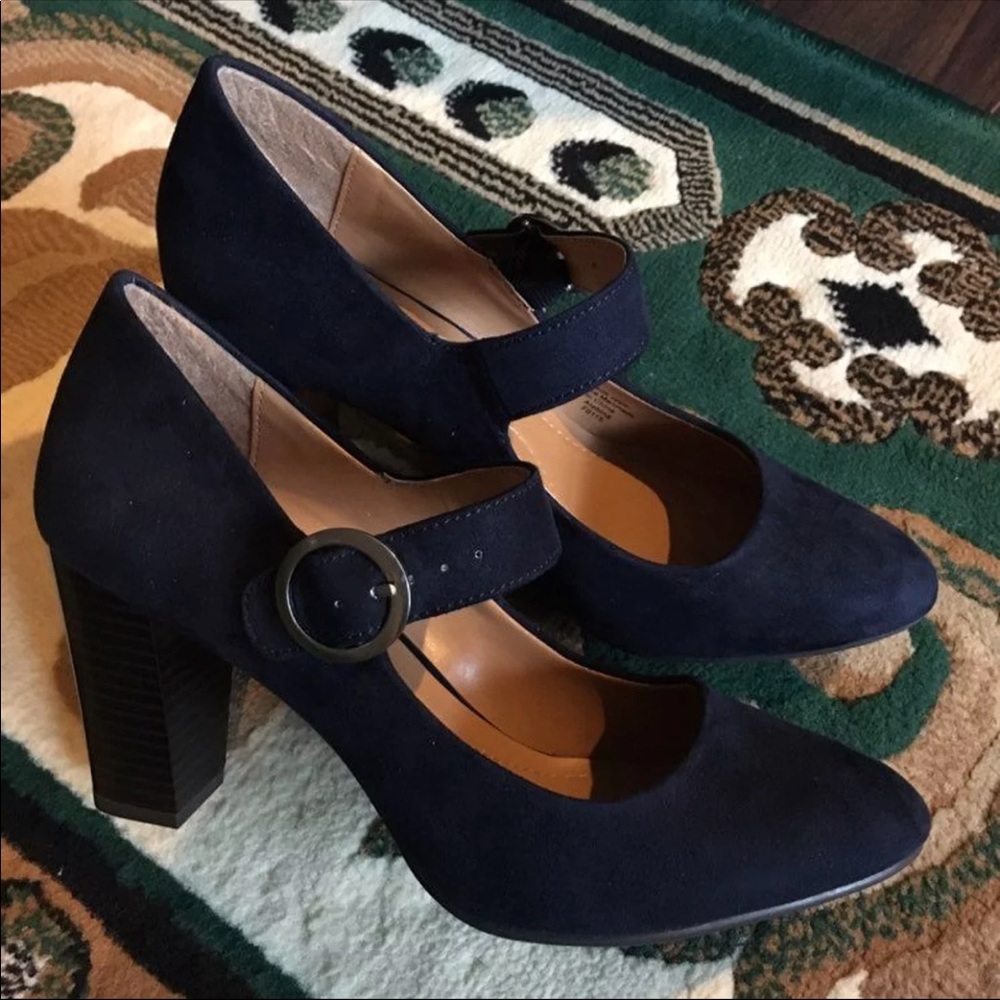Style & Co navy heels ..new 7.5